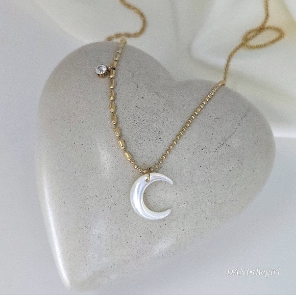 NEW Natural Shell Moon On Dainty Gold Bead Chain Necklace - Picture 10 of 10